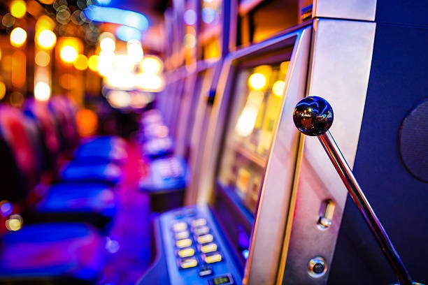 Live roulette table with dealer and wheel on perkasajitu login